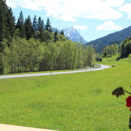 Picturesque Holiday With Terrace In Kirchberg 度假居 *